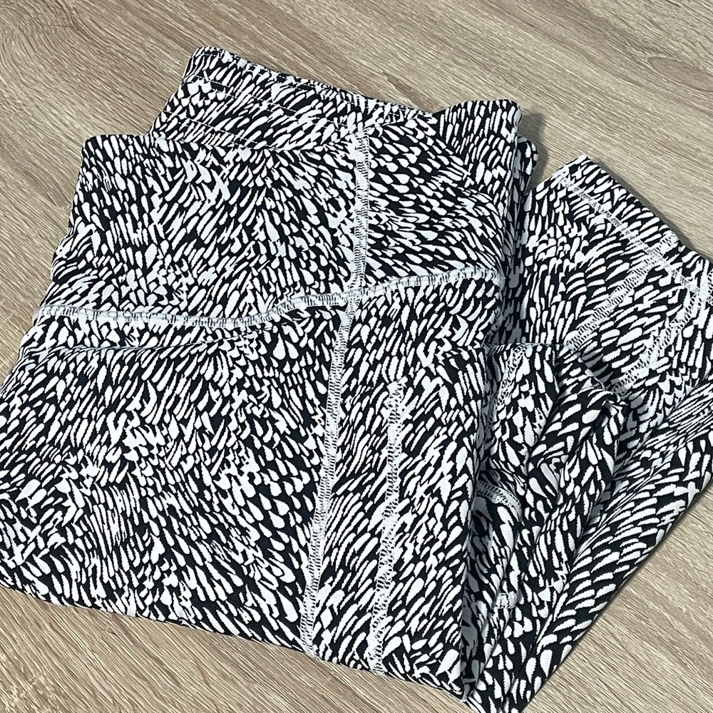 Athleta Black and White Patterned Leggings
